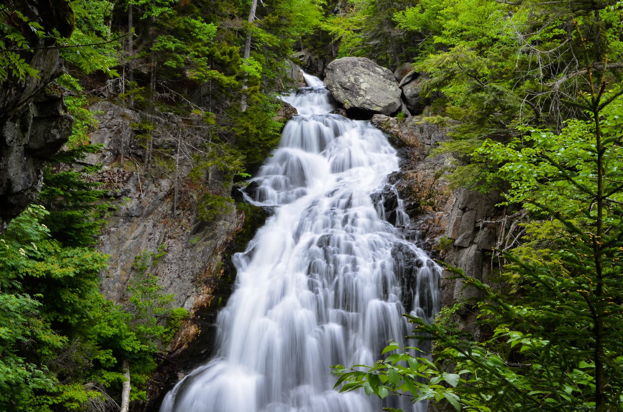 Crystal Cascade scene in New Hampshire (gallery 4). User supplied image; verify rights before public publish.