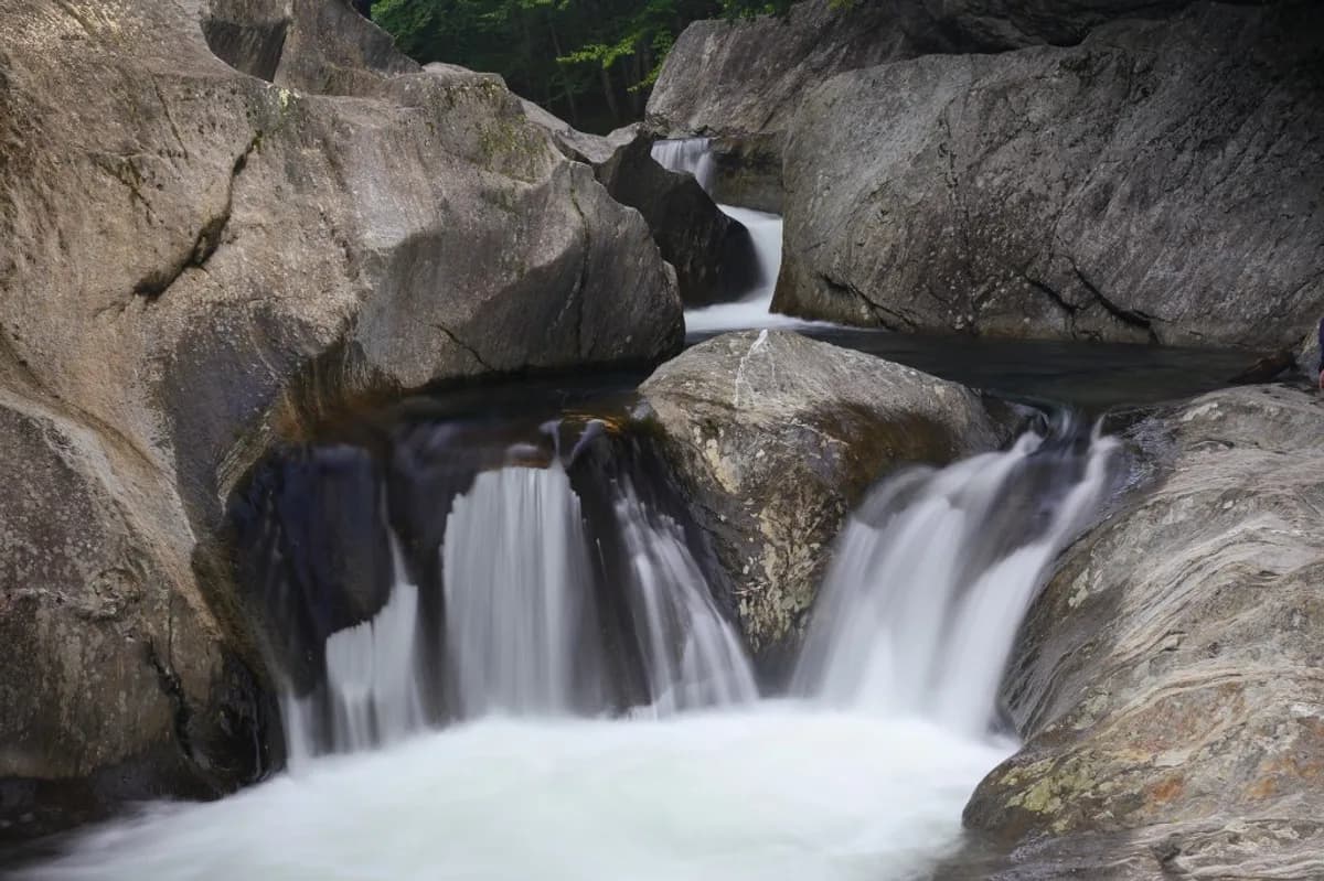Warren Falls cascades and clear Mad River pools along Vermont Route 100.